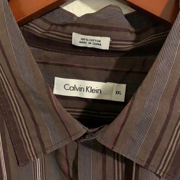 Button down - Picture 2 of 2